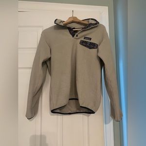 Patagonia pullover! Worn but still in good condition. Kind of a retro/vintage.